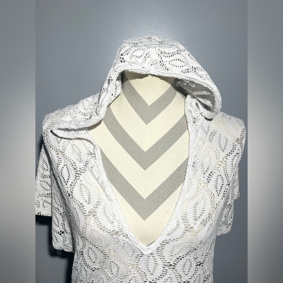 Jordan Taylor White Lace Hooded Cover-Up - Picture 9 of 12